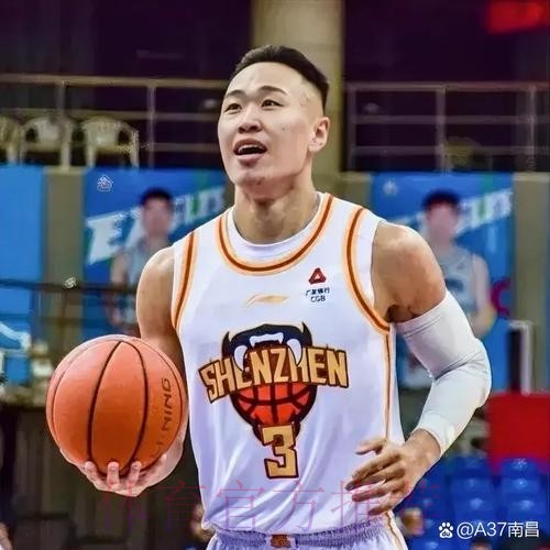 手感火热！贺希宁追身三分命中